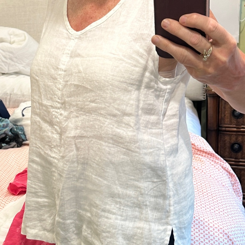 Gorgeous detailed white Flax top with vneck and front detail - Picture 2 of 4